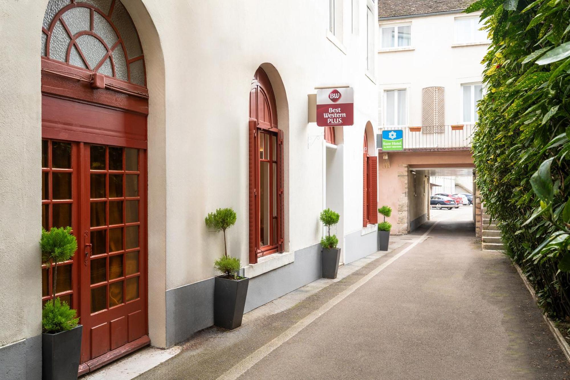 Western Au Grand Saint Jean Hotel 4*